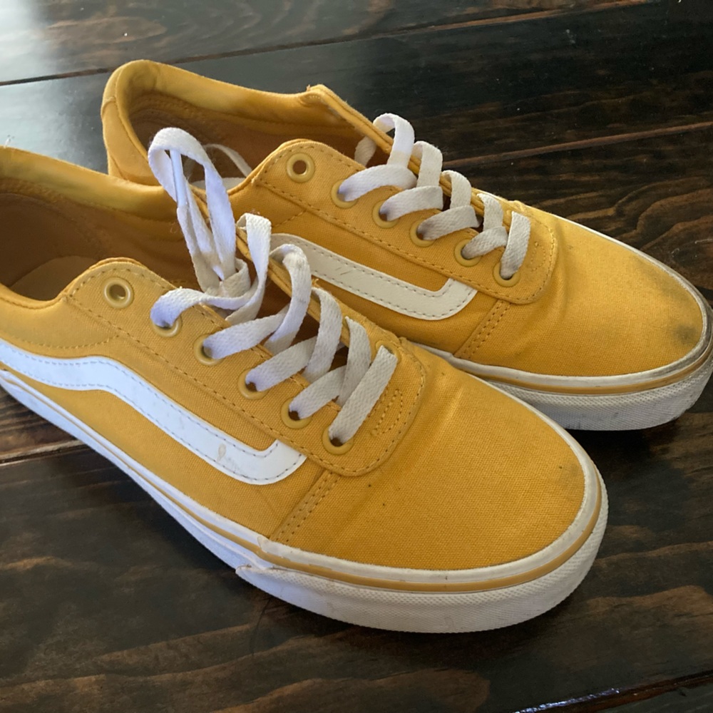 Vans Old Skool Shoe in Golden Yellow/size 7.5